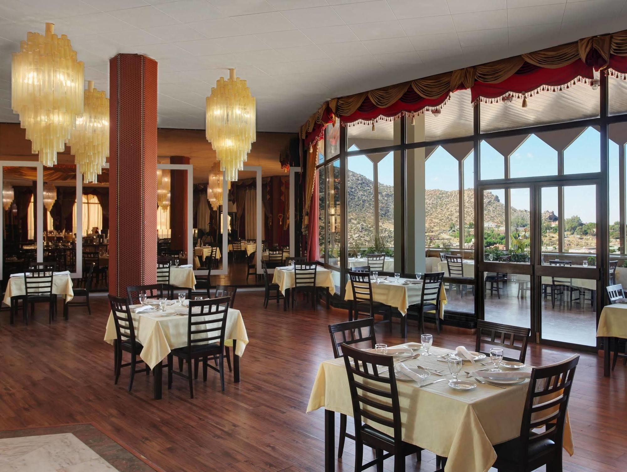 Le Meridien Al Hada Exterior photo
